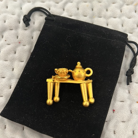 Vintage Leslie Block “Spot of Tea” Matte Gold Brooch-Boutique - Picture 3 of 8